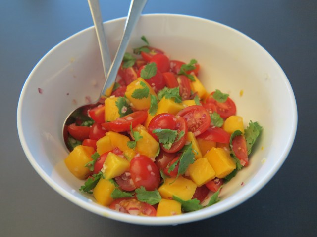 Step 4 - Mix the mango and the tomato salsa